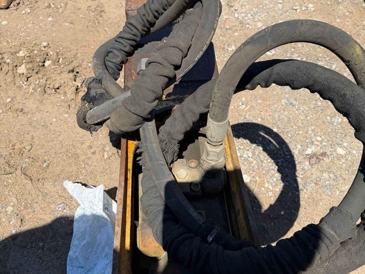 indeco-hydraulic-hammer-attachment-image-4