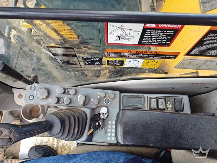 2020-deere-135g-image-32