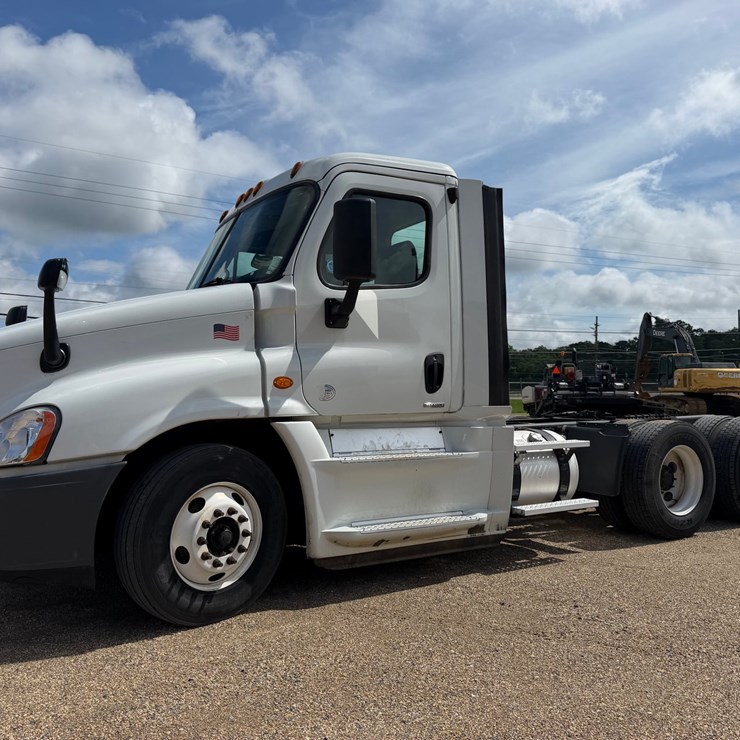 #16229 • 2017 FREIGHTLINER CASCADIA PX12506457