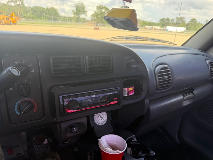 2001-dodge-ram-1500-image-12