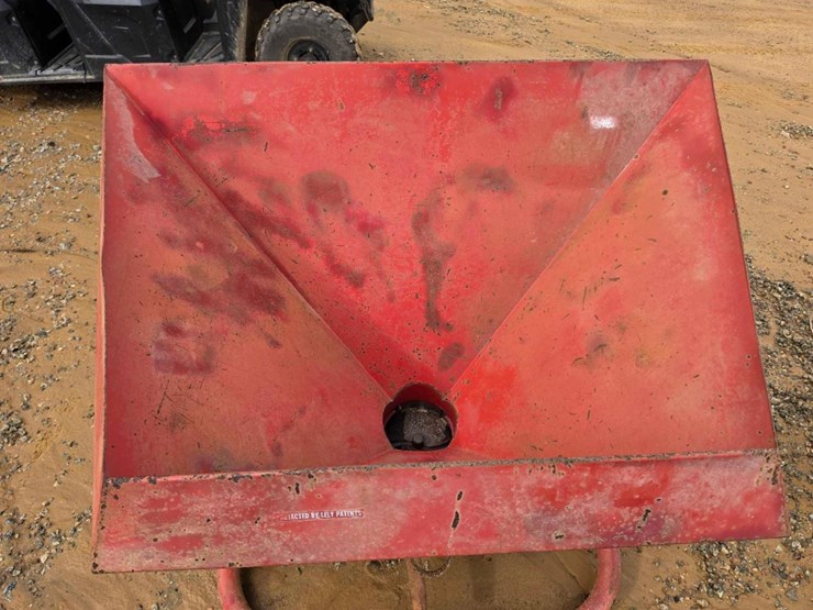 111---lely-3pt-hitch-spreader-image-6