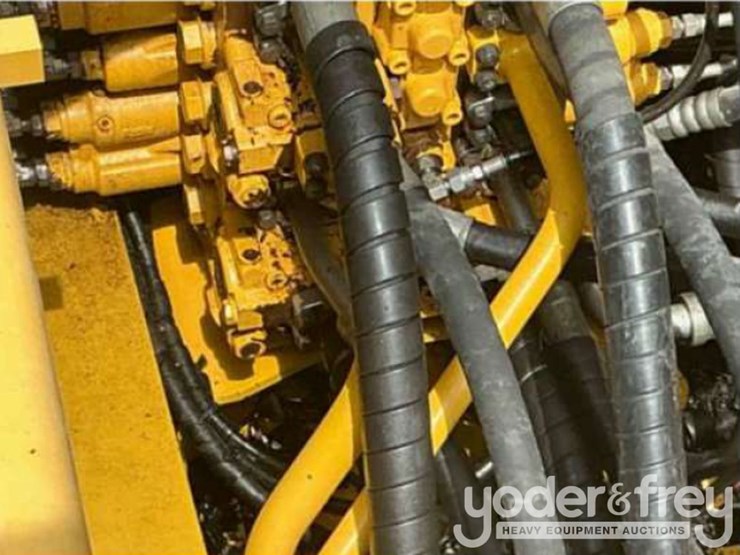 2017-komatsu-pc210-lc-11-image-11