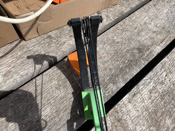 #2140-•-bear-youth-compound-bow-image-11