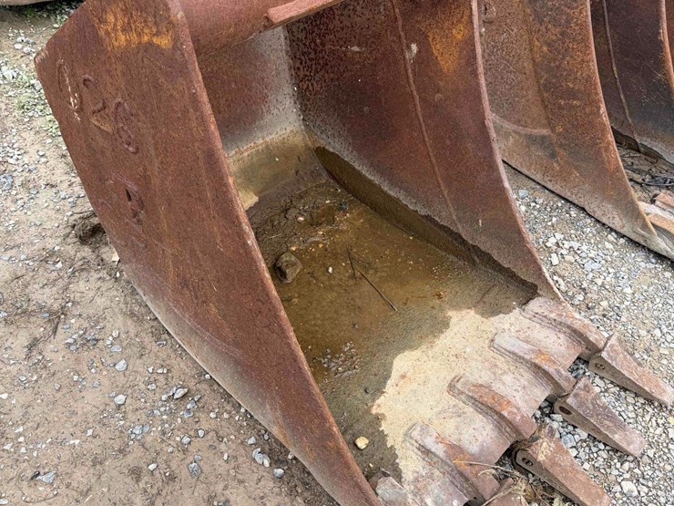 22”-cp-toothed-bucket-image-2
