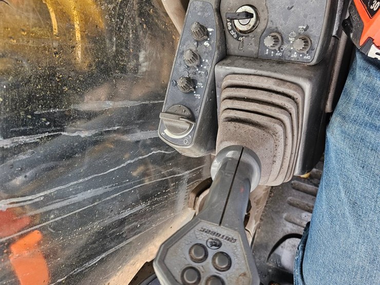 2010-deere-200d-lc-image-42