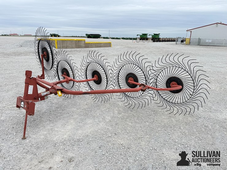m&w-3pwr-5-wheel-3-pt-rake-image-1