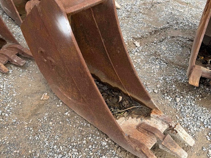 12”-cp-toothed-bucket-image-2