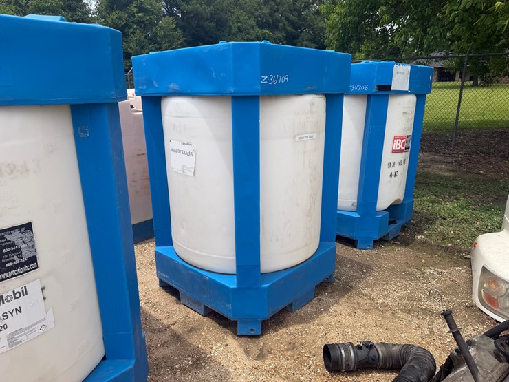 #1654-•-275-gallon-plastic-storage-oil-tank-image-1