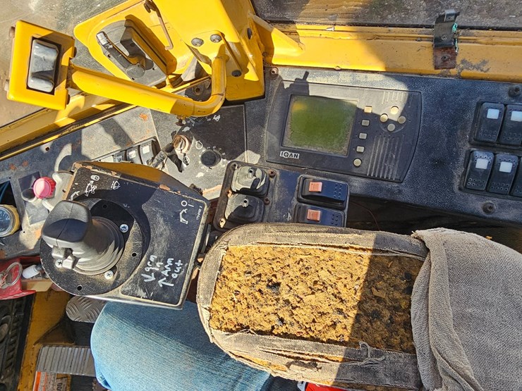 2000-caterpillar-574-image-39
