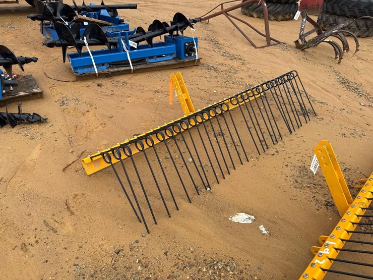 191---6'-3pt-hitch-straw-rake-image-3