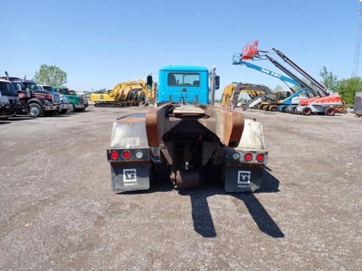 2015-mack-granite-gu813-image-6