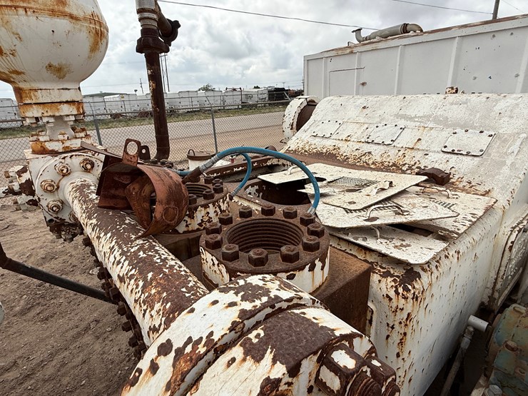 2011-caterpillar-3512-image-10