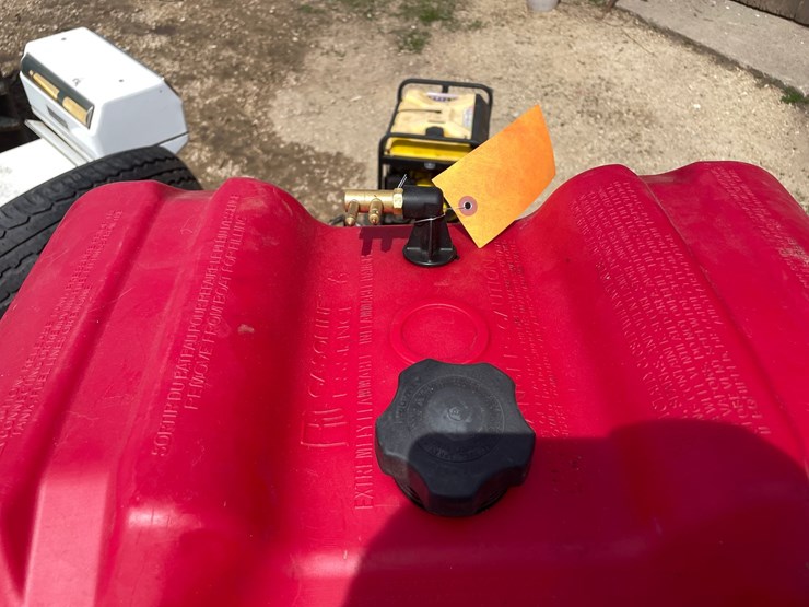#2134-•-attwood-boat-gas-can-image-5