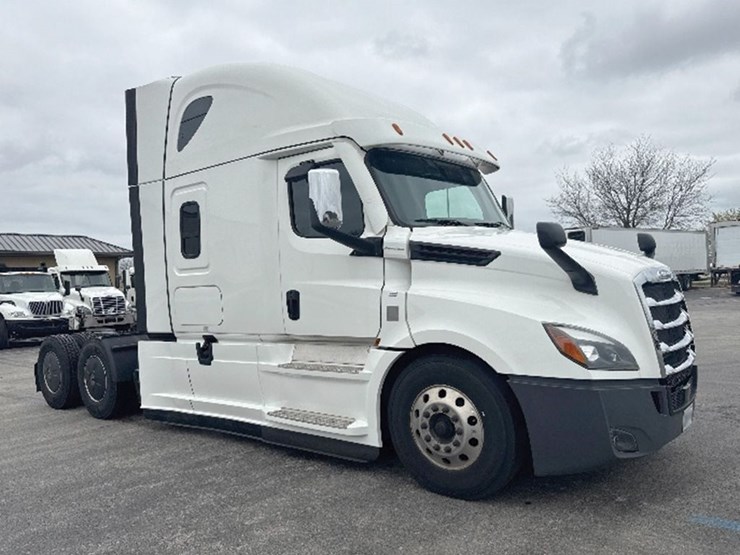 2021-freightliner-cascadia-126-image-1