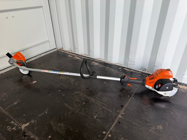 #6021-•-stihl-fc70-edger-image-1