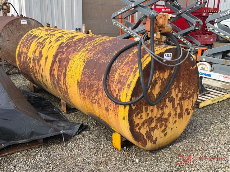 approximately-2,000-gallon-fuel-tank-w/-electric-12v-pump-image-1