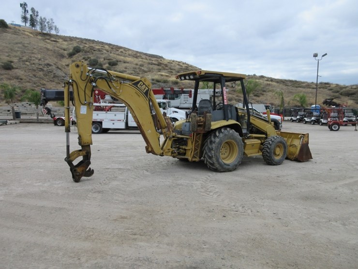 2022-caterpillar-416c-image-3