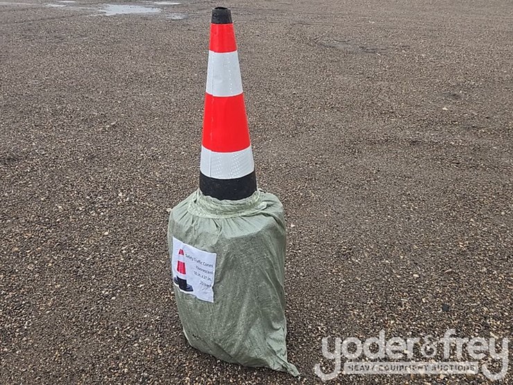 unused-saftey-traffic-cones-(20-of)-image-2