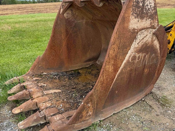 64”-excavator-toothed-bucket-image-2