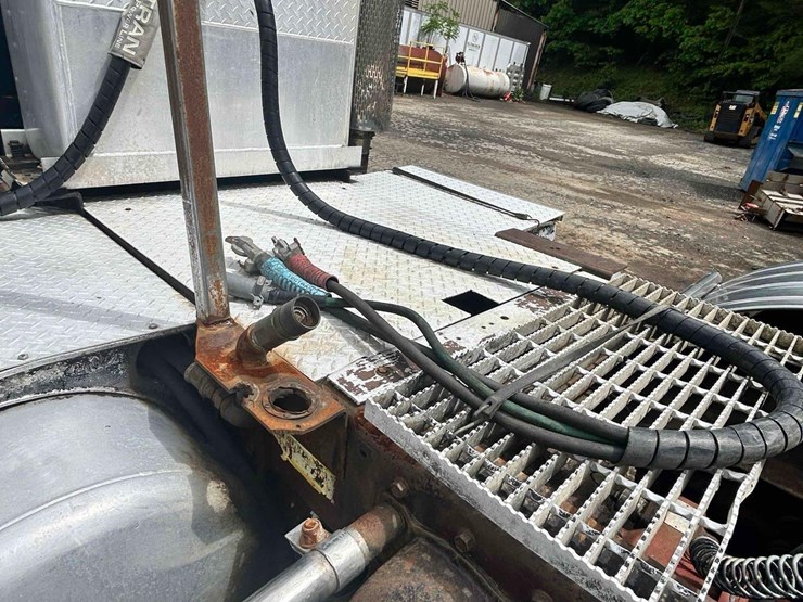 1987-peterbilt-359-image-23