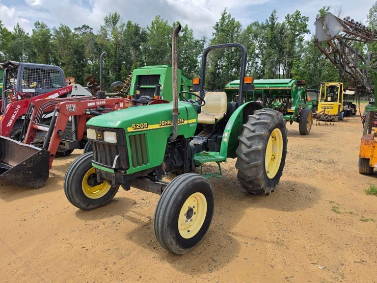 john-deere-5205-image-1