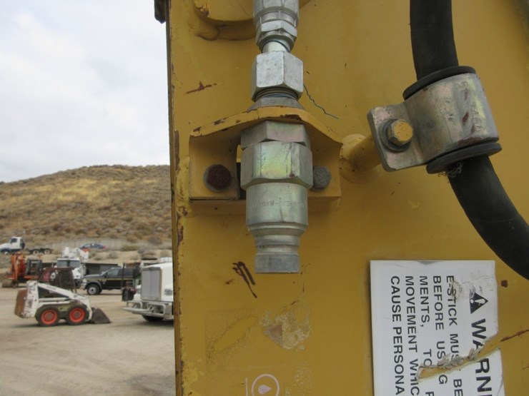 2022-caterpillar-416c-image-24