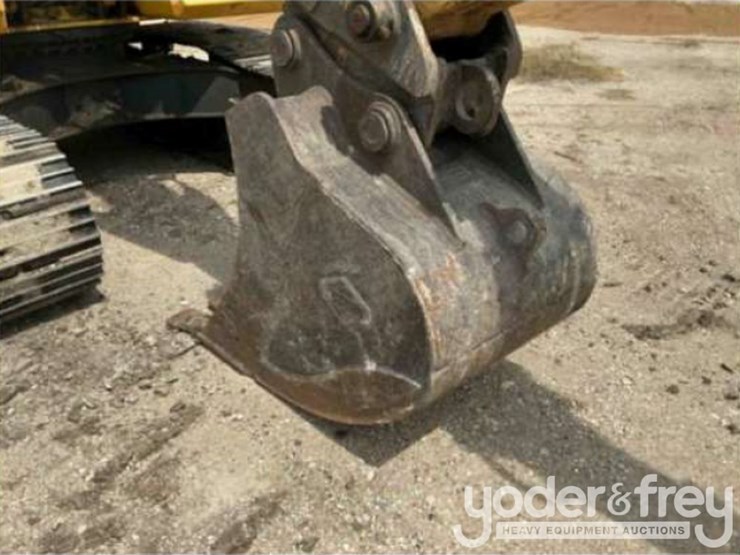 2017-komatsu-pc210-lc-11-image-14