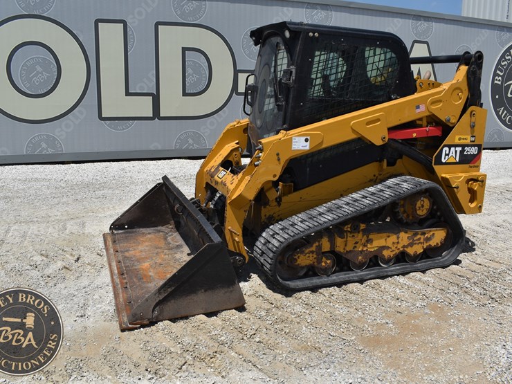 2019-caterpillar-259d-image-3