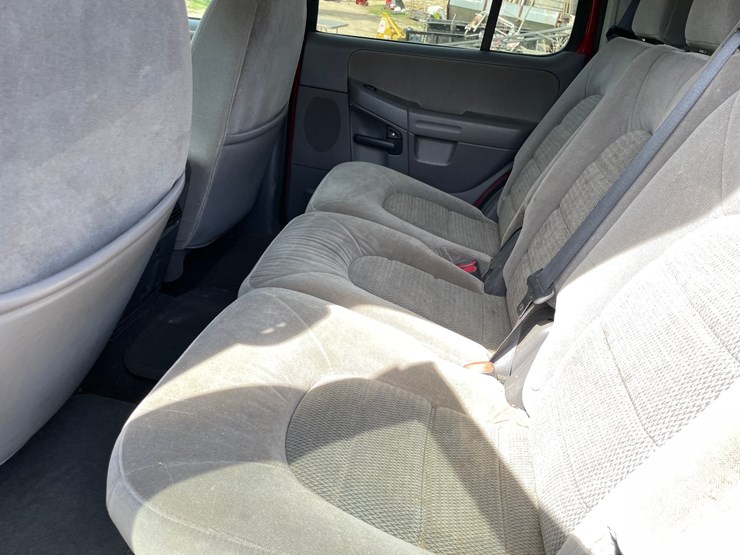 2005-ford-explorer-image-30