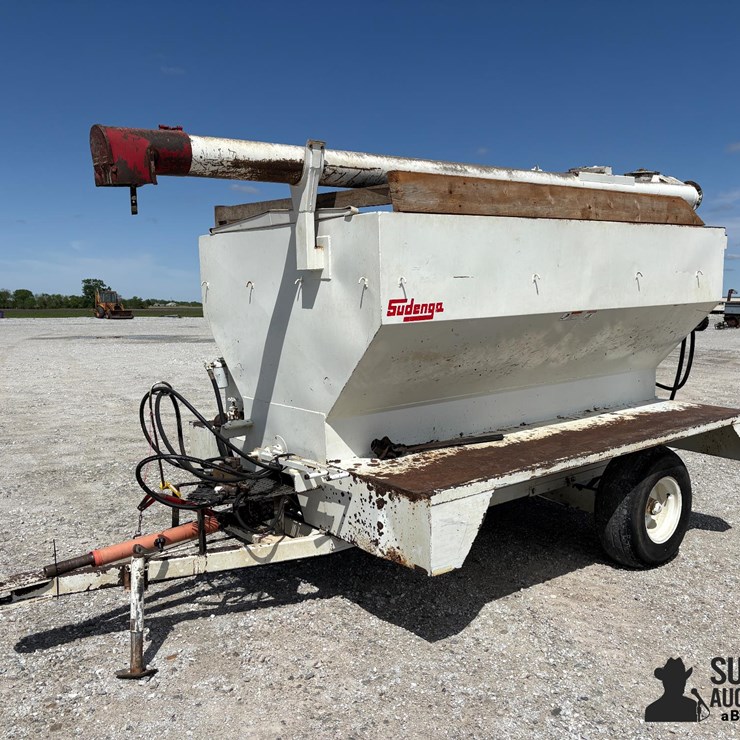 Sudenga 2 Compartment Feeder Wagon