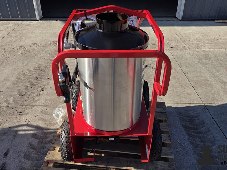 2026-magnum-4000-series-hot-water-pressure-washer-image-6