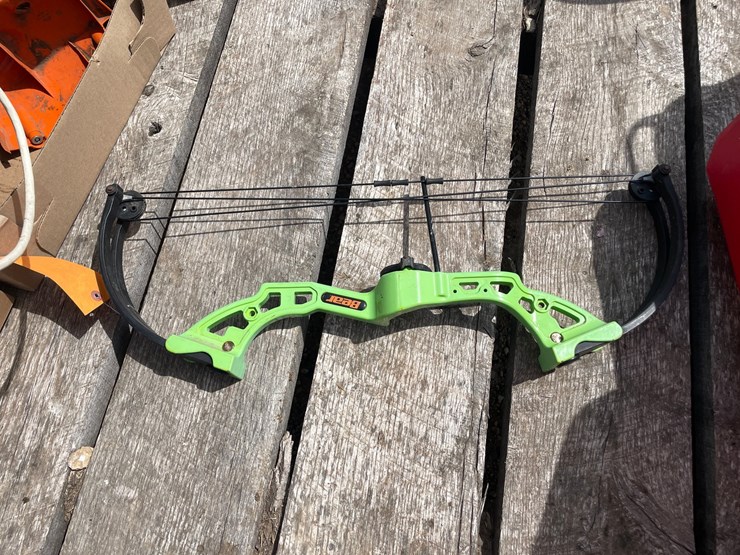 #2140-•-bear-youth-compound-bow-image-3