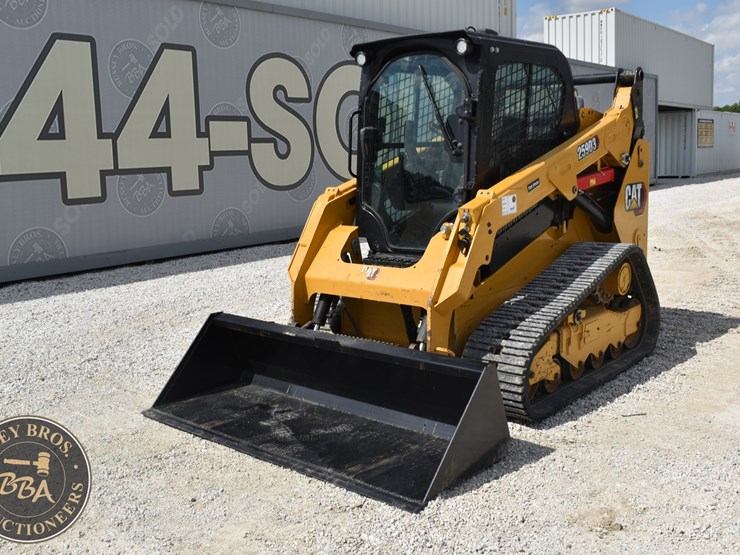 2023-caterpillar-259d3-image-2
