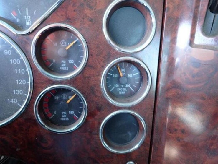2015-mack-granite-gu813-image-16