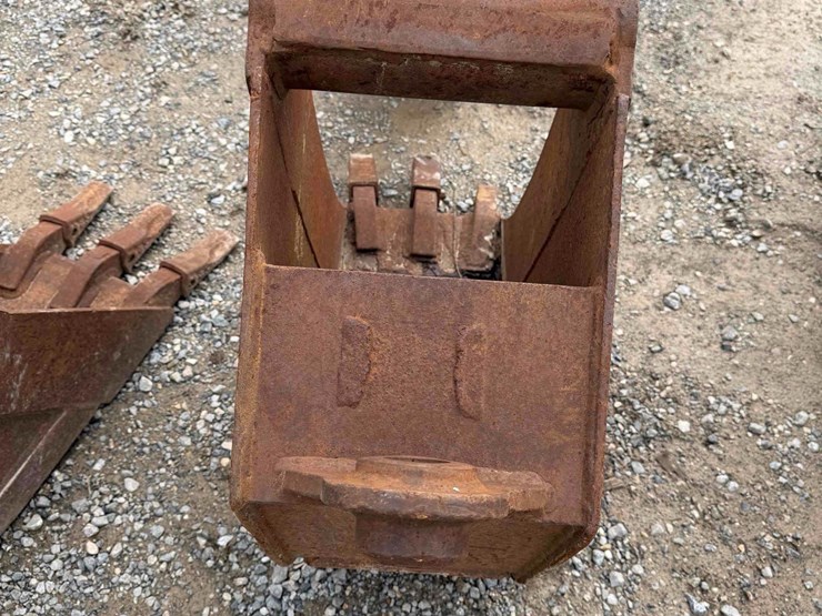 12”-tooth-bucket-image-3