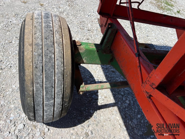 kilbros-350-gravity-flow-wagon-on-jd-running-gear-image-15