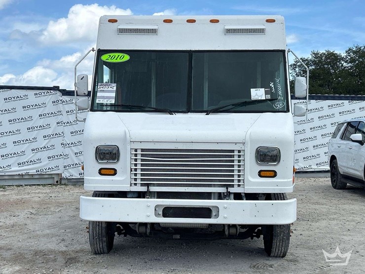 2010-workhorse-w62-image-20