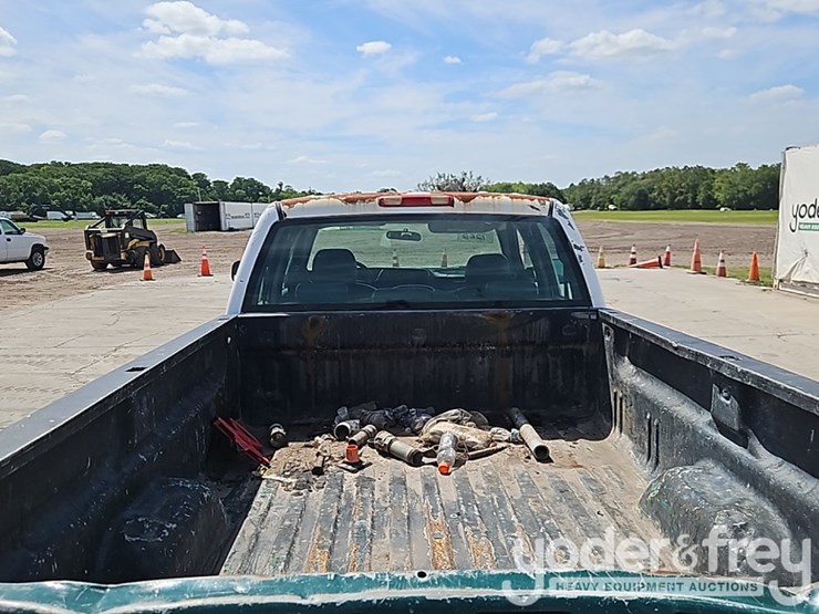 2006-chevrolet-silverado-2500hd-image-13
