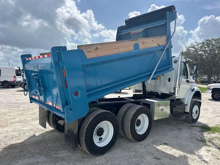 2015-freightliner-m2-106-image-3