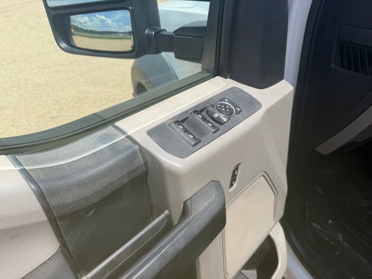 2017-ford-f550-image-12