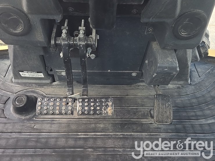 2020-deere-310sl-image-52