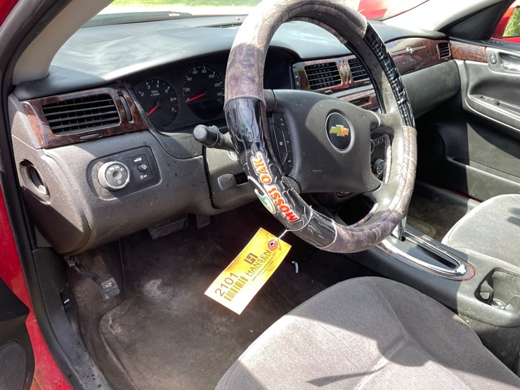 #2101-•-2013-chevy-impala-(has-wi-title)-image-19