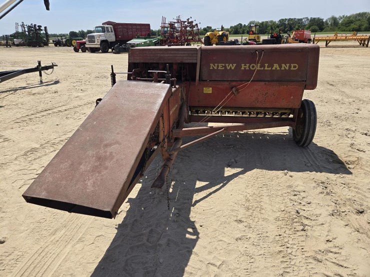new-holland-270-image-8