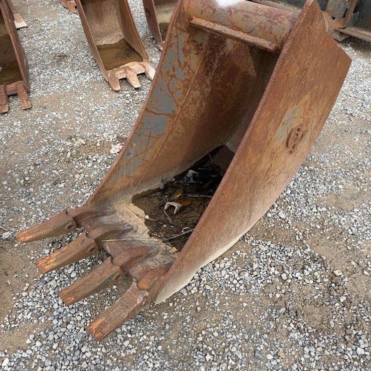 16” CP Toothed Bucket