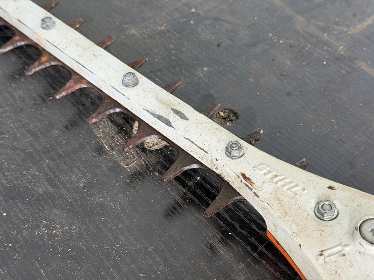 #6075-•-stihl-fs90r-2.5'-hedge-trimmer-image-7