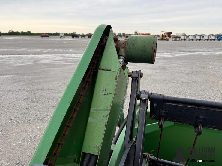 john-deere-220-image-15