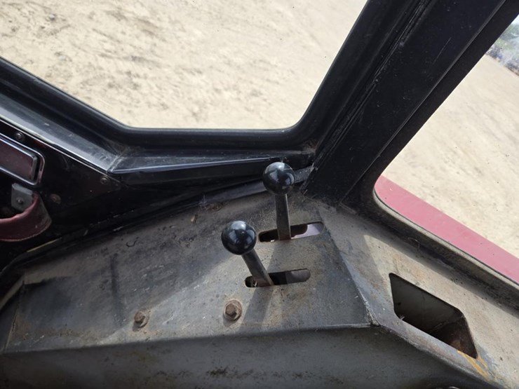 case-ih-585-image-25