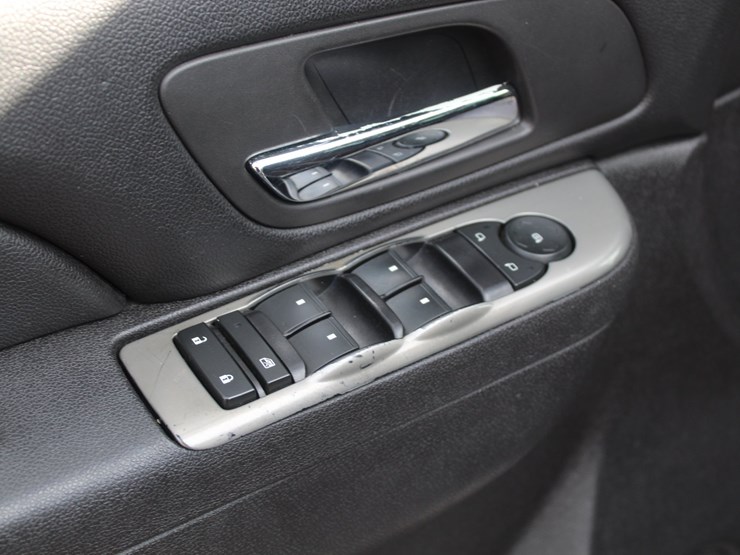 2012-chevrolet-tahoe-image-8