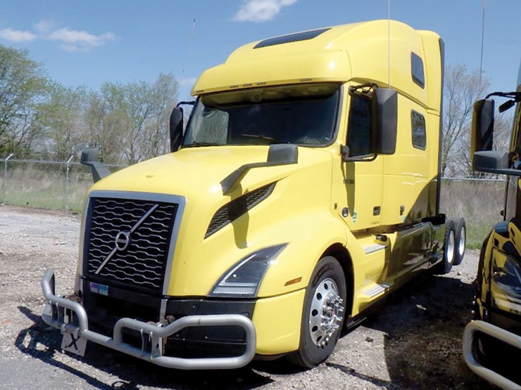 2022-volvo-vnl860-image-1