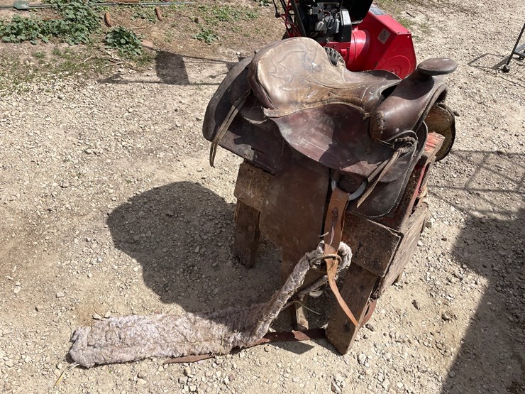 #2126-•-15"-saddle-image-3